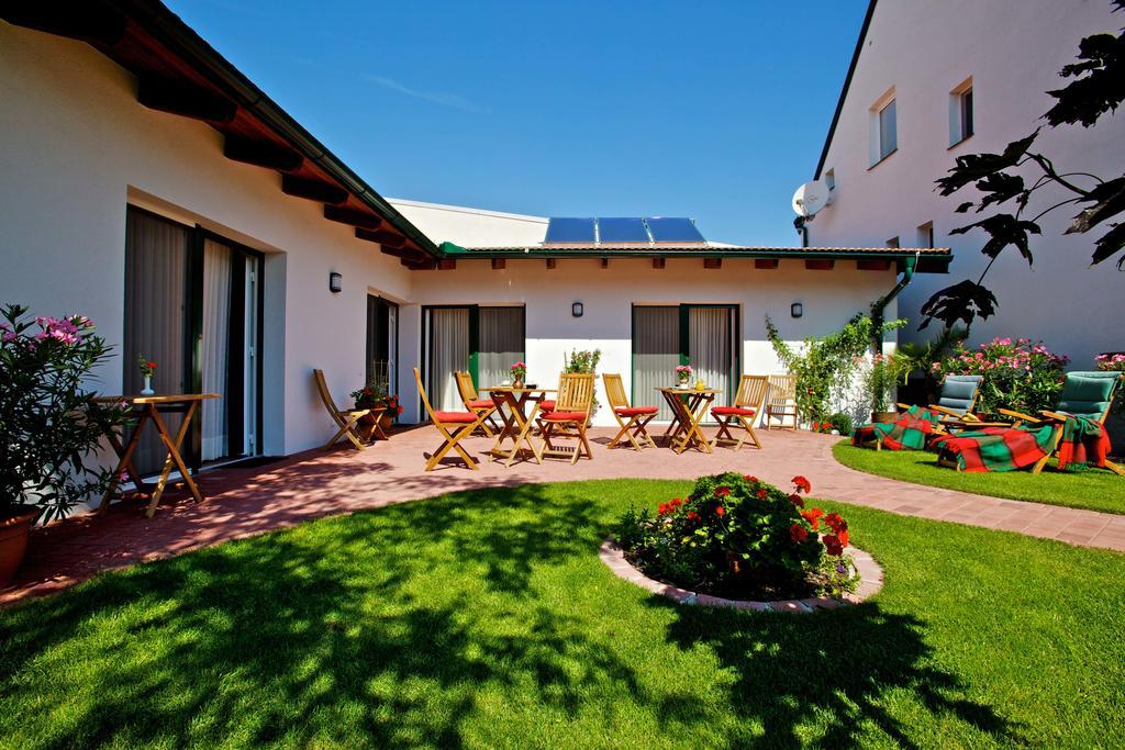 Hôtel Gastehaus Samira à Purbach am Neusiedlersee Extérieur photo