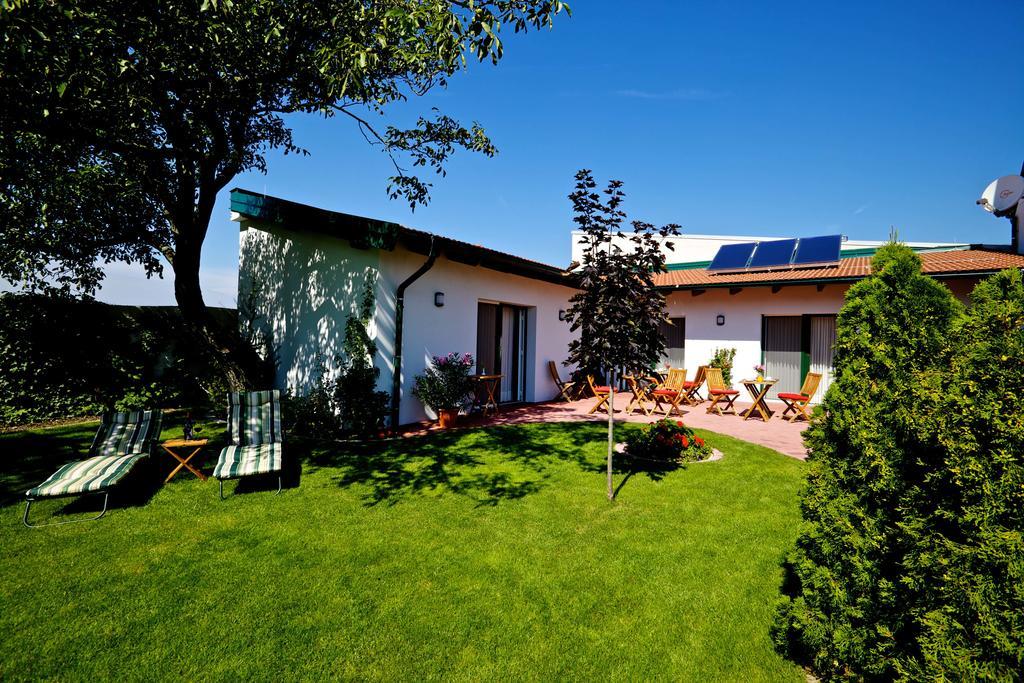 Hôtel Gastehaus Samira à Purbach am Neusiedlersee Extérieur photo