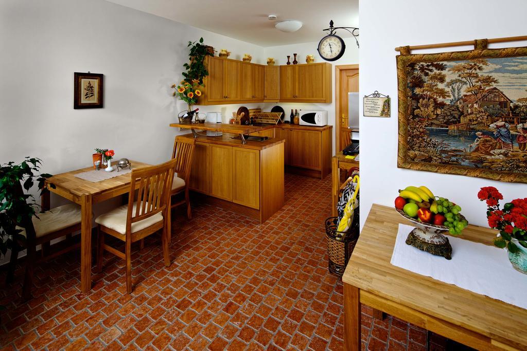 Hôtel Gastehaus Samira à Purbach am Neusiedlersee Extérieur photo