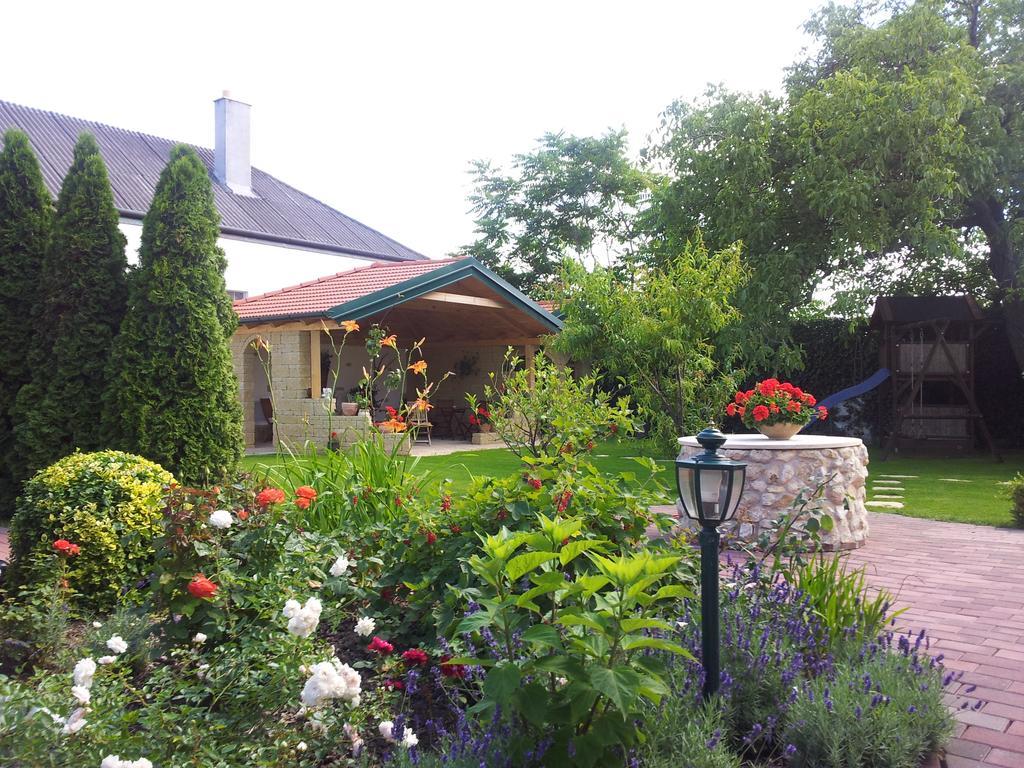 Hôtel Gastehaus Samira à Purbach am Neusiedlersee Extérieur photo